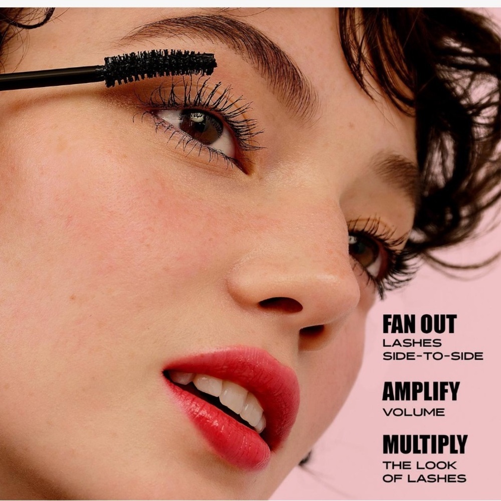 BENEFIT COSMETICS Fan Fest Fanning & Volumizing Mascara In Hyper Black - Picture 12 of 14